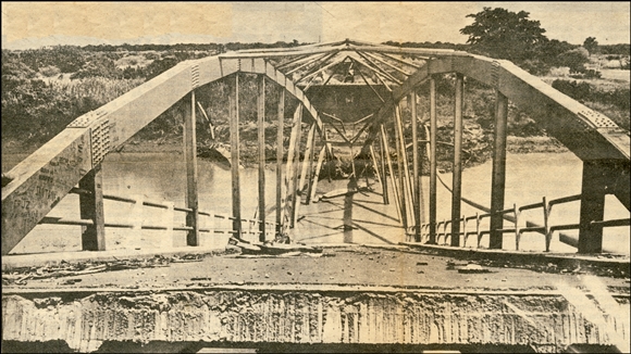 Pungue Bridge destroyed