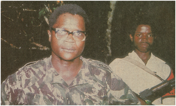 Afonso Dhlakama with bodyguard