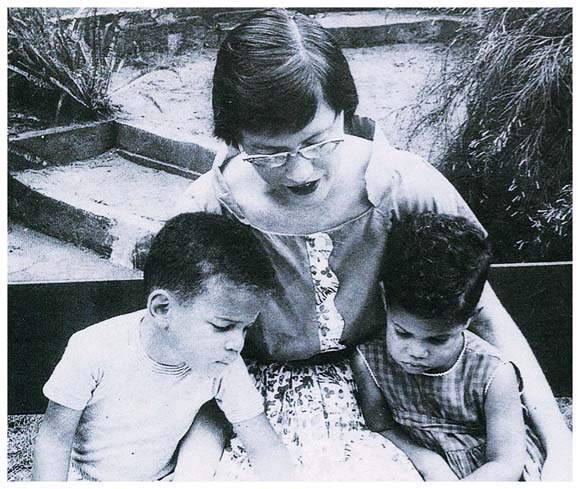 Janet Rae Mondlane with children